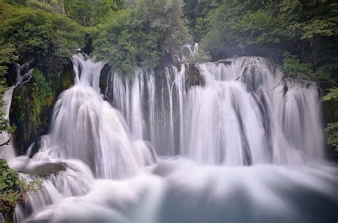 Una River Wasserfall In Martin Brod Bosna Und Hercegovina Galan