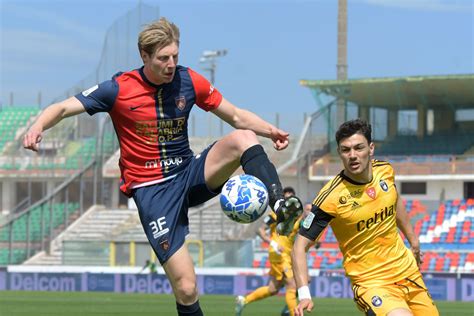 Ex Cosenza Ufficiale Brescianini Un Giocatore Del Frosinone Tifo