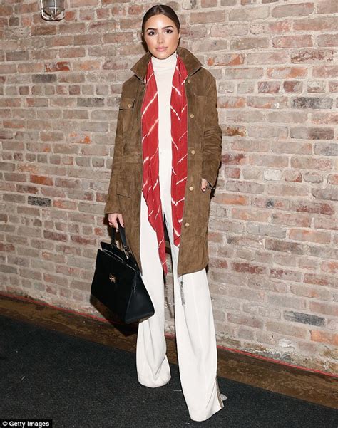 Emily Ratajkowski Naked In Photo To Announce Essay For Lena Dunham S Newsletter Daily Mail Online