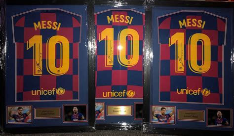 Lionel Messi Autograph Barcelona Football Strip 10 Signed