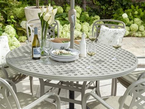 Berkeley Seat Round Outdoor Dining Set Garden Dining Set