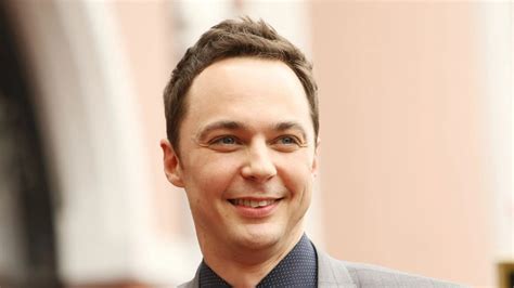 Así Se Conecta La Vida Real De Jim Parsons Con La Precuela De Cbs Young