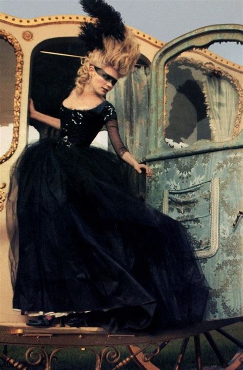 VOGUE 2006 SEPTEMBER ISSUE Marie Antoinette Annie Leibovitz Kirsten