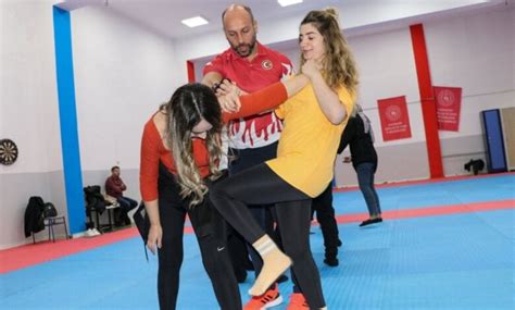 Gaziantep’te sağlıkçı bayanlara dövüş eğitimi | jurnalci
