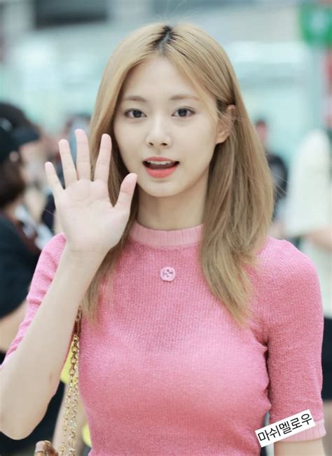 分享 漂亮的子瑜🦌今日前往日本開明後天演唱會的機場照💙🇹🇼🪽 Twice板 Dcard