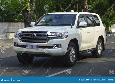 Toyota Land Cruiser Suv 4wd V8 2016 Foto Editorial Imagen De Toyota Agosto 253726551