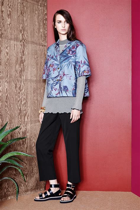 Suno Resort 2015 Fashion Show | Vogue