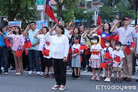 雙十國慶黃敏惠領唱國歌 經國、精忠新城升旗典禮旗海飄揚 Ettoday地方新聞 Ettoday新聞雲