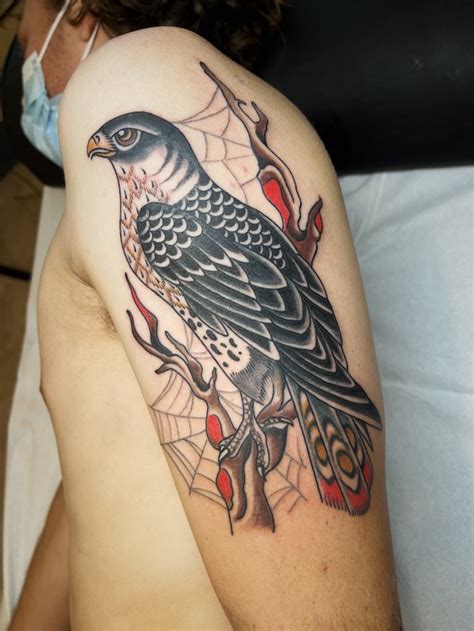 Share Traditional Hawk Tattoo Super Hot In Cdgdbentre