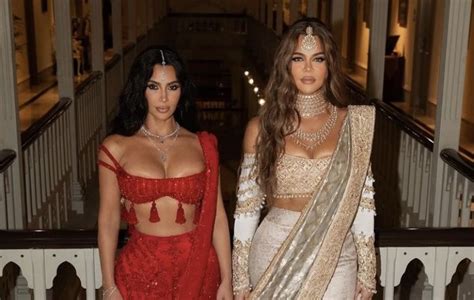 Khlo Y Kim Kardashian Deslumbran Con Sus Looks En Lujosa Boda En La