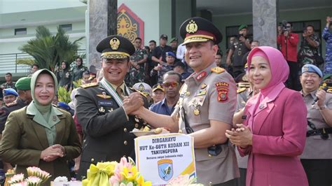 Kapolda Kalbar Beri Kejutan Pangdam Xii Tpr Pada Hari Ulang Tahun Ke 66 Kodam Xii Kalbar Time