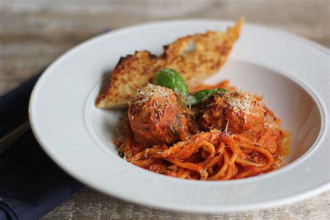 Pressure Cooker Spaghetti And Meatballs With Air Fried Garlic Bread