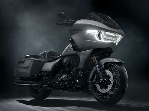 Harley Davidson เผยโฉมรถมอเตอรไซครน CVO Street Glide และ CVO Road