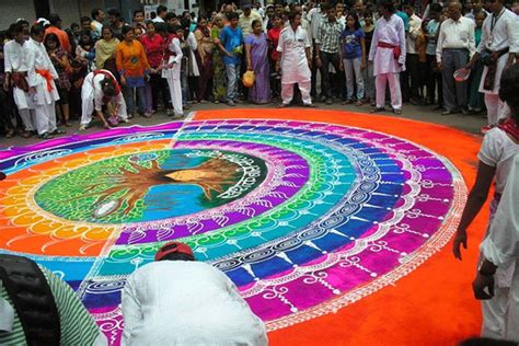 Spectacular Rangoli Designs Made from Naturally Colored Rice and Flour Pop Up in India Rangoli ...