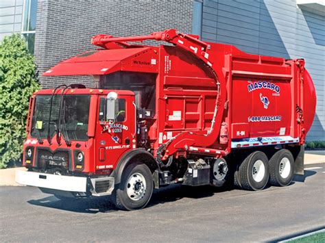 Camion Mcneilus Et Logo De Fabrication