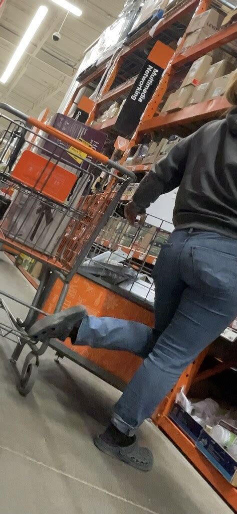 Thick Sexy Redhead Ass Filling Out Her Jeans W CLOSEUPS Tight Jeans Forum