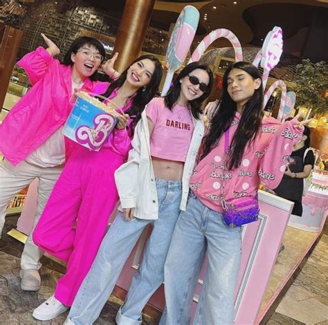 Serba Pink Intip 8 Potret Raline Shah Nonton Film Barbie Bareng