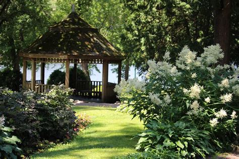 Flower-filled pathway in Munsinger Gardens (St. Cloud) : r/minnesota