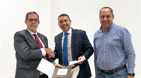 El Cabildo De Lanzarote Recibe A Pedro Fraile Medalla De Oro Al M Rito