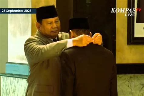 Prabowo Beri Anugerah Dharma Pertahanan Utama Pada Habib Luthfi Kata