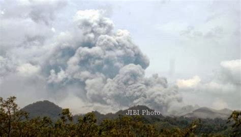 Inovasi Misteri Gunung Kelud Meletus Di Mata Paranormal