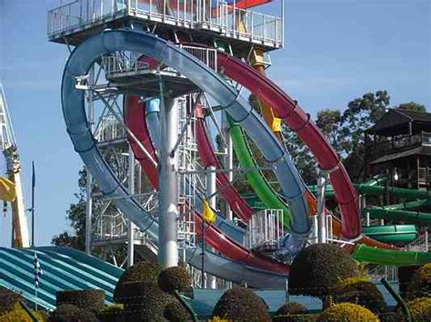 Aqualoop Water Slide At Wetnwild Gold Coast Parkz Theme Parks