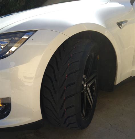 Choosing The Perfect Tesla Model S Performance Racing Tire