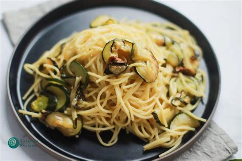 Spaghetti Alla Nerano Spaghetti With Fried Zucchini And Provolone