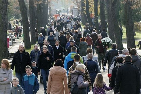 Dzień Wszystkich Świętych we Wrocławiu Obostrzenia utrudnienia w