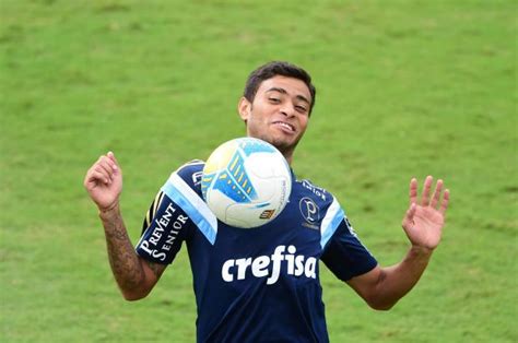 Oswaldo Deixa Valdivia E Cleiton Xavier Na Reserva Contra Botafogo SP