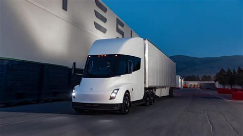 Elon Musk Kündigte Den Beginn Der Massenproduktion Von Tesla Semi Mit