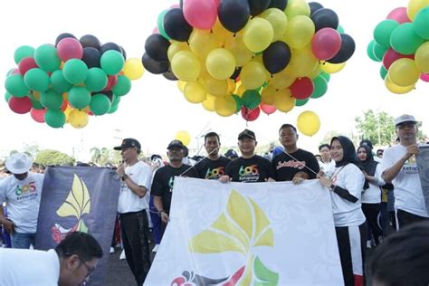 Bupati Didampingi Sekda Launching Logo Napak Tilas Saat Senam