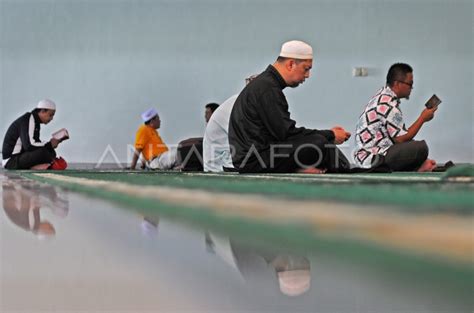 Tadarus Alquran Bulan Ramadan Antara Foto