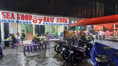 Seafood Ade Fani 67 Di Manggarai Rela Antre Demi Coba Kepiting Saus