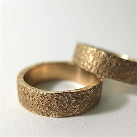 Pin By Toguitur Lantala Lass On Na Lub Mens Rings Fashion Gold