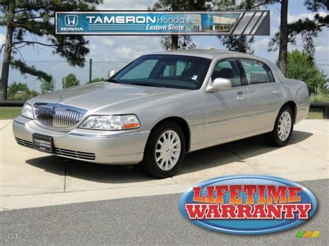 2006 Silver Birch Metallic Lincoln Town Car Signature 48431173 Photo