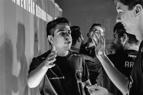 FURIA surpreende vence compLexity e está na semifinal da fase regional