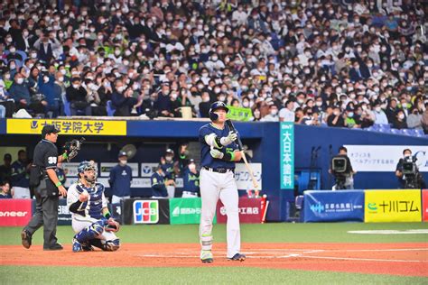 【ヤクルト】村上宗隆4打席目は貫禄の押し出し四球 3点リードの7回2死満塁で低め見極める プロ野球写真ニュース 日刊スポーツ