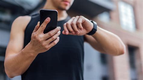 Insolite Une Montre Connect E Permet Un Fran Ais D Arr Ter Des