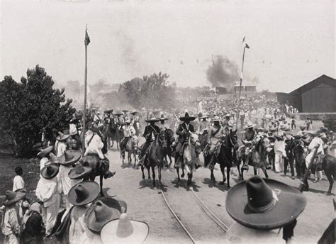 Emiliano Zapata y sus tropas entrando a Cuernavaca 1914 Revolución