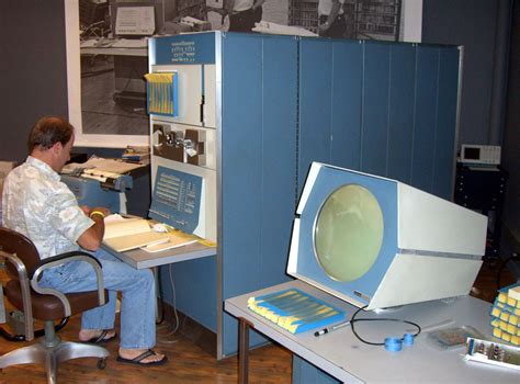 Digibarn Events: Ken Sumrall's tour of Spacewar! on the PDP-1 (Sep 21, 2006)