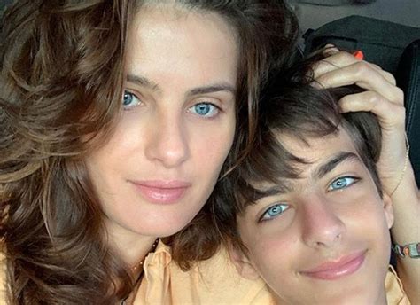 Isabeli Fontana Posa Filho E F S Comentam Que Gen Tica Quem