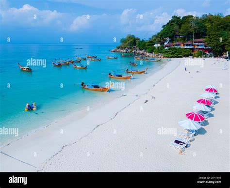 Île De Koh Lipe Sud De La Thaïlande Avec Un Océan De Couleur Et Une