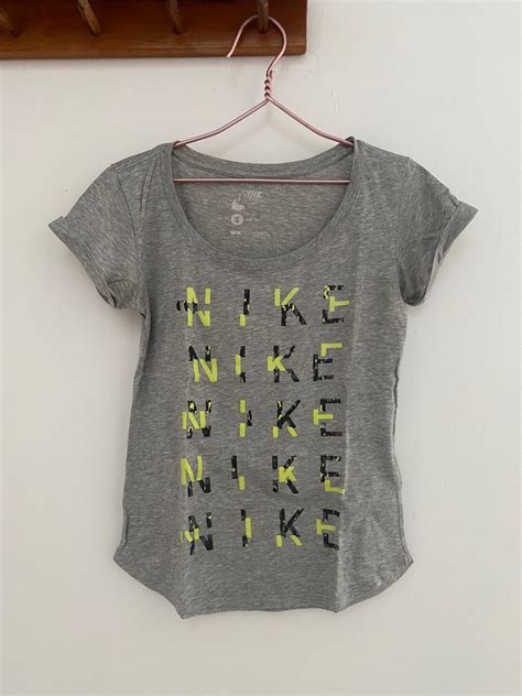 Nike Kaos Olahraga Fesyen Wanita Pakaian Wanita Atasan Di Carousell