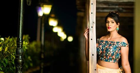 Actress Meera Mithun HD Images Photos Wallpapers Cantik Sexy Hot