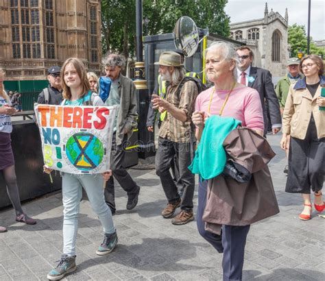 Londres Reino Unido 26 De Junio De 2019 Un Hombre Lleva A Cabo El