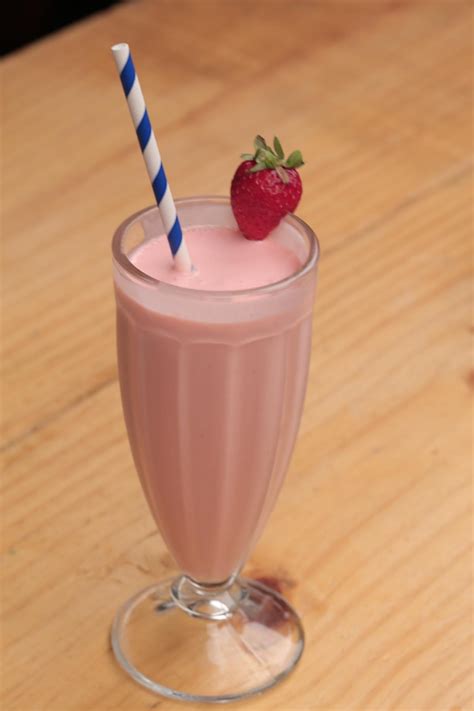 Receita De Milk Shake Sabor Morango Enviada Por Tudogostoso