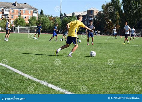 R Equipo De F Tbol Del Entrenamiento Fotograf A Editorial Imagen De