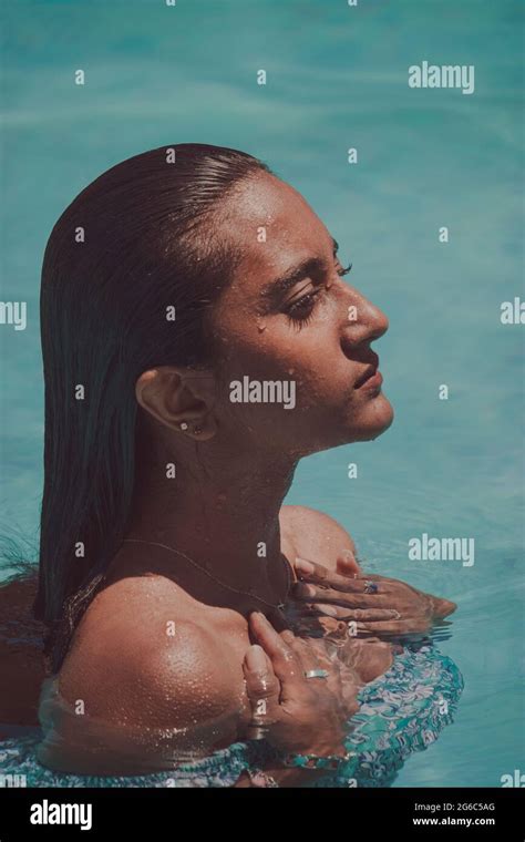 Freibad Bikini Fotos Und Bildmaterial In Hoher Aufl Sung Alamy