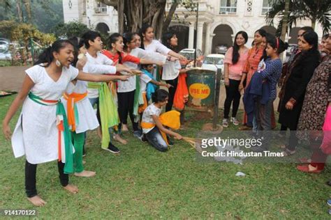 Street Play Campaign To Spread The Message Of Swacha Bharat Abhiyan Photos And Premium High Res